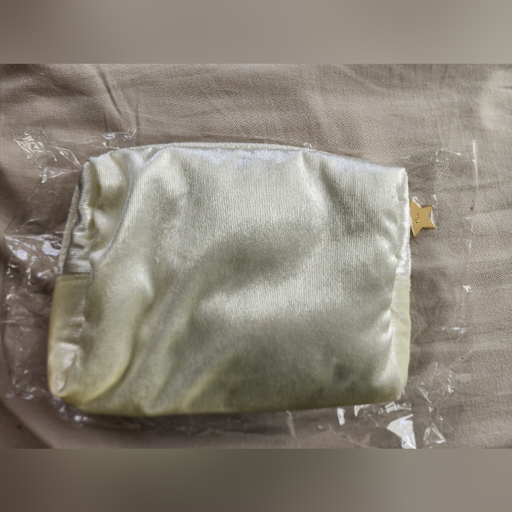 Christian Dior Puffy White Pouch - Picture 4 of 5